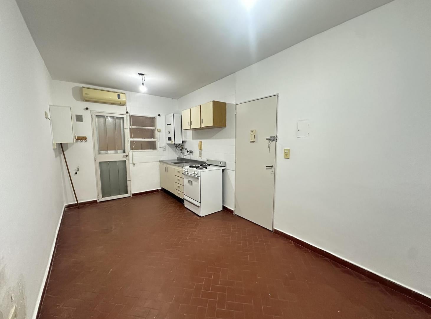 Foto de Departamento en alquiler, dos dormitorios, patio pequeño, abasto., imagen 4
