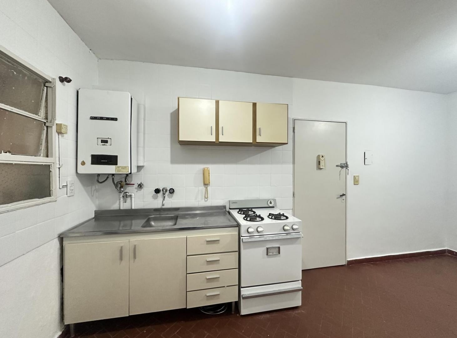 Foto de Departamento en alquiler, dos dormitorios, patio pequeño, abasto., imagen 1