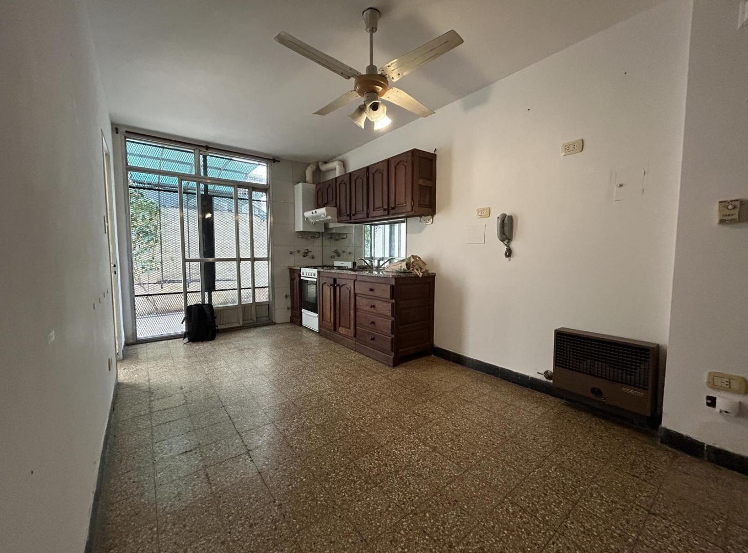 Foto de Departamento en alquiler, un dormitorio, patio, planta baja, centro., imagen 2