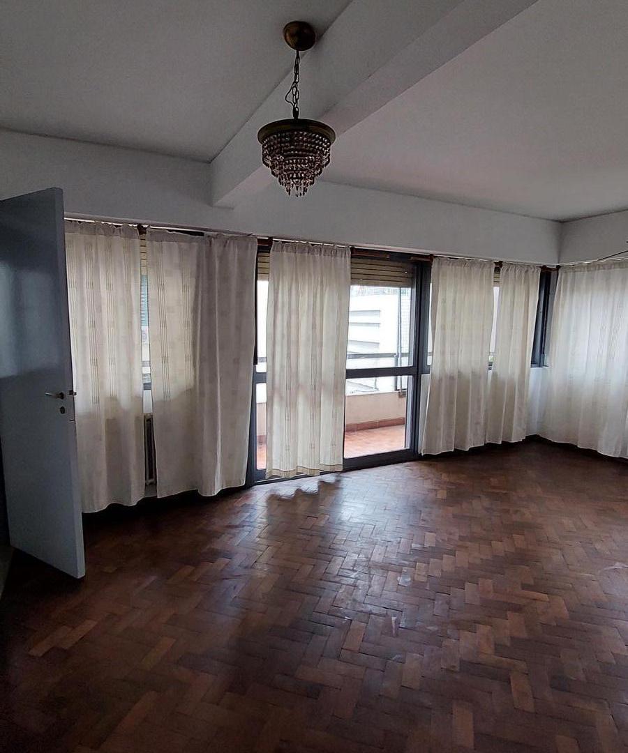 Foto de departamento, dos dormitorios, dos baños, doble balcón, amplio, centro., imagen 3
