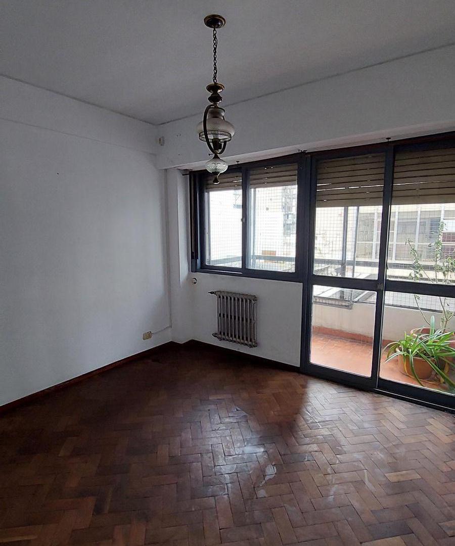 Foto de departamento, dos dormitorios, dos baños, doble balcón, amplio, centro., imagen 2