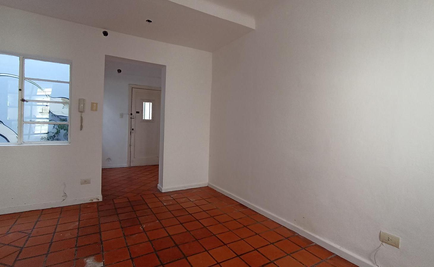 Foto de Casa de pasillo, dos dormitorios, doble patio, terraza, zona del río., imagen 1