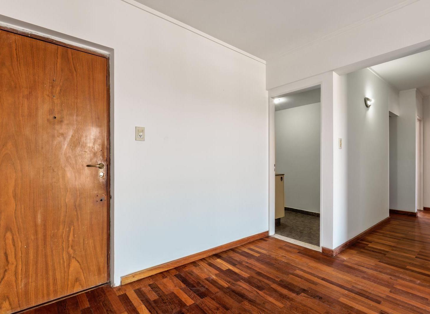 Foto de Departamento venta barrio centro 3 dormitorios con balcón cochera, imagen 2