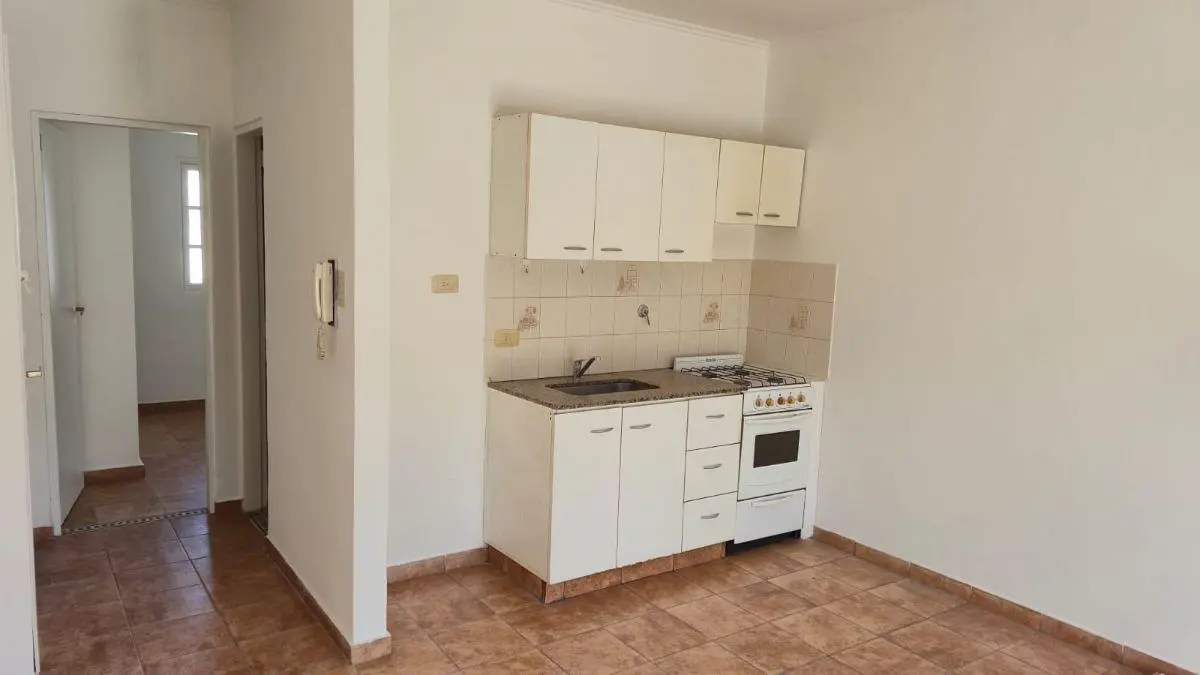 Departamento tipo casa, interno, con cochera, Lanus este 4