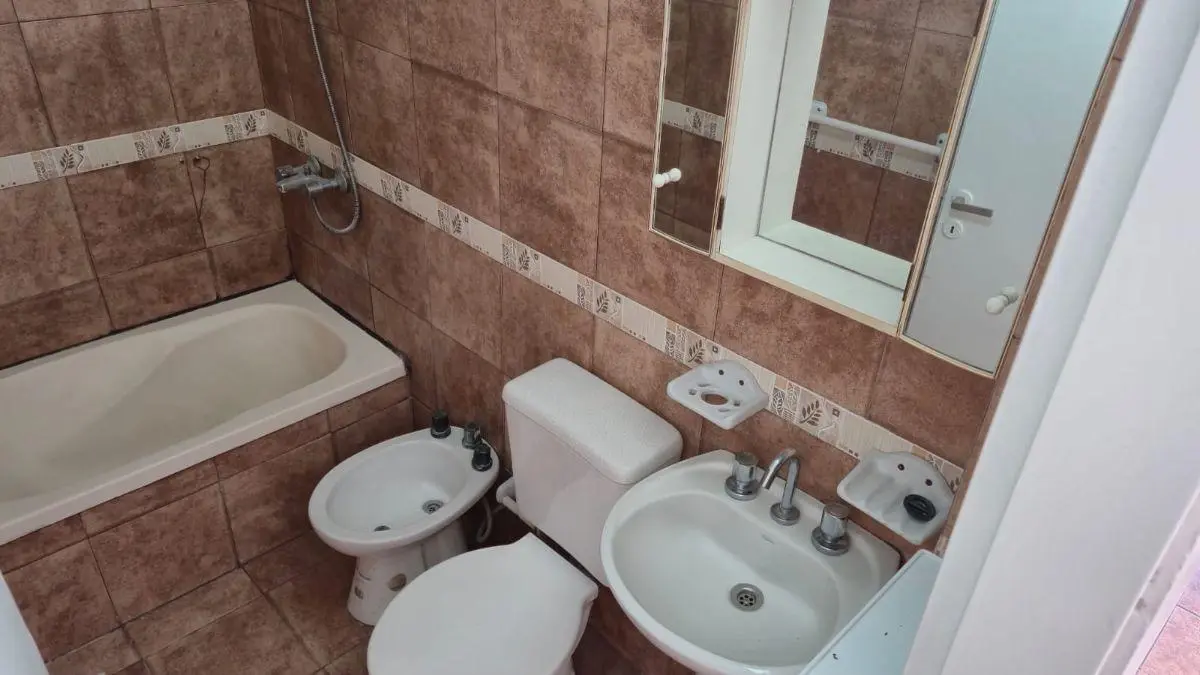 Departamento tipo casa, interno, con cochera, Lanus este 8