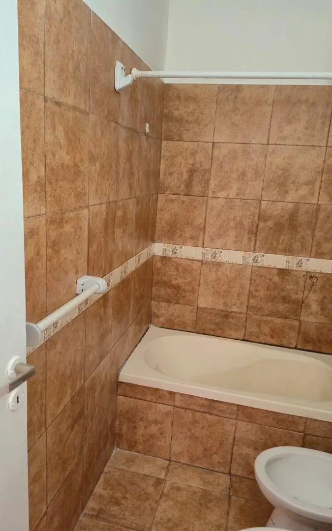 Departamento tipo casa, interno, con cochera, Lanus este 5
