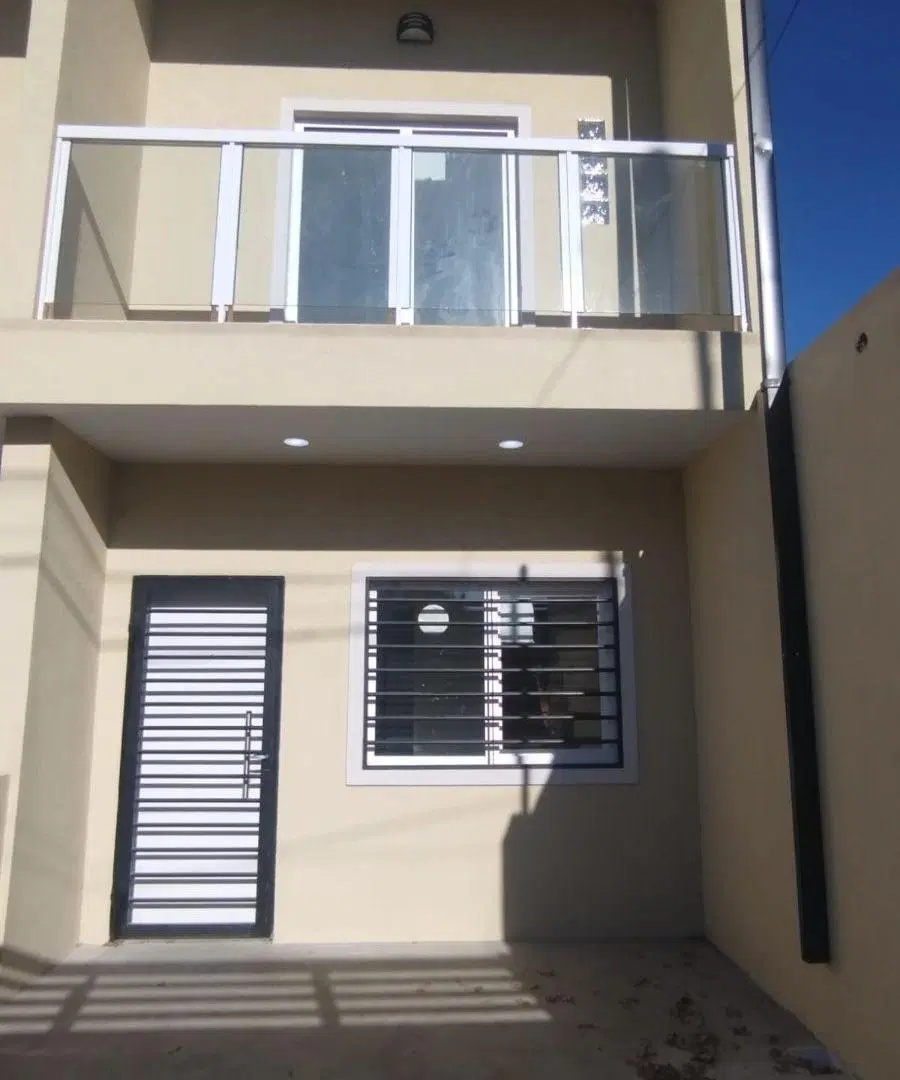 Duplex al frente de 3 ambientes con cochera en alquiler en Lanús 4