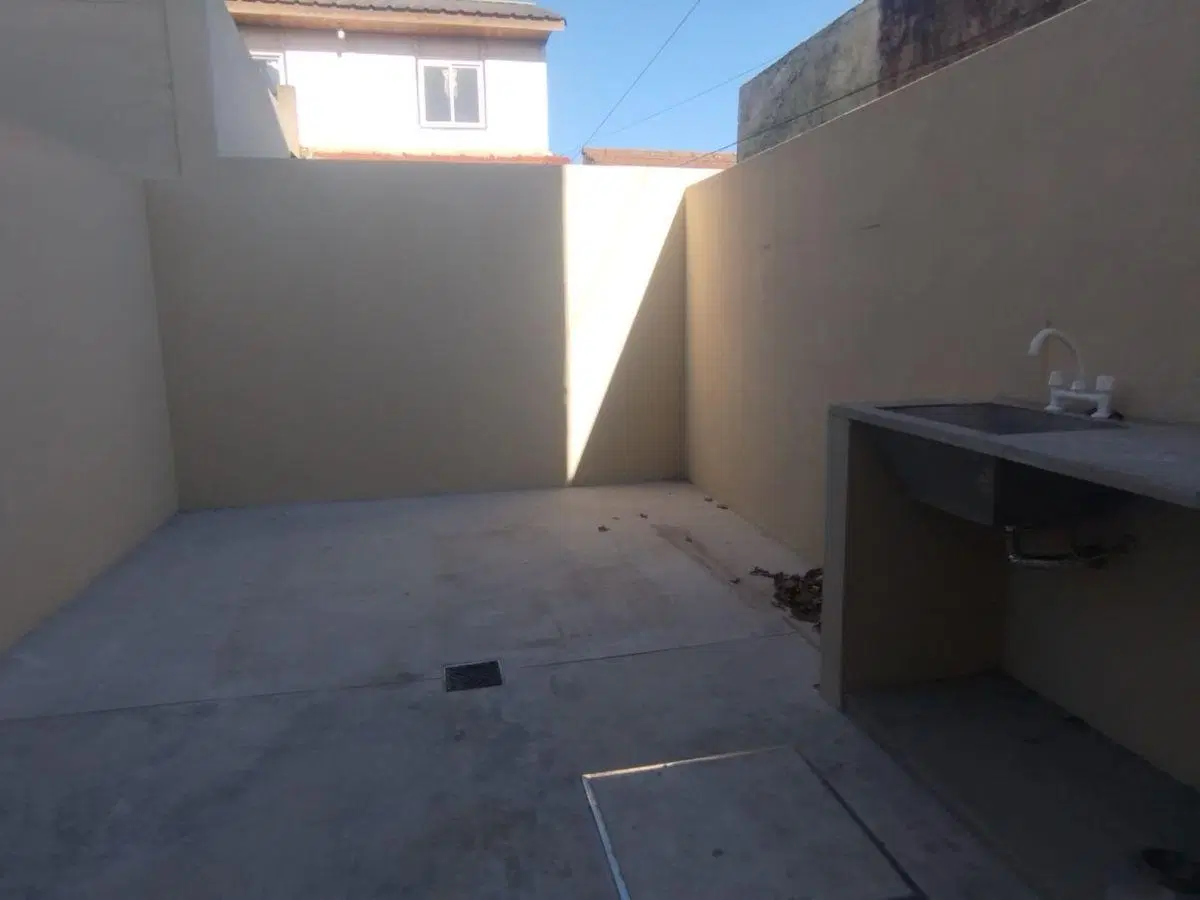 Duplex al frente de 3 ambientes con cochera en alquiler en Lanús 8