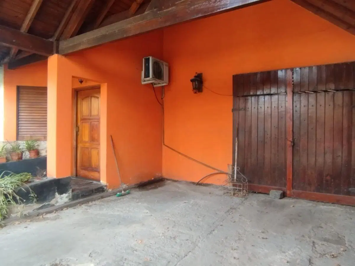 Casa de 337 m² en venta en Lanús 5