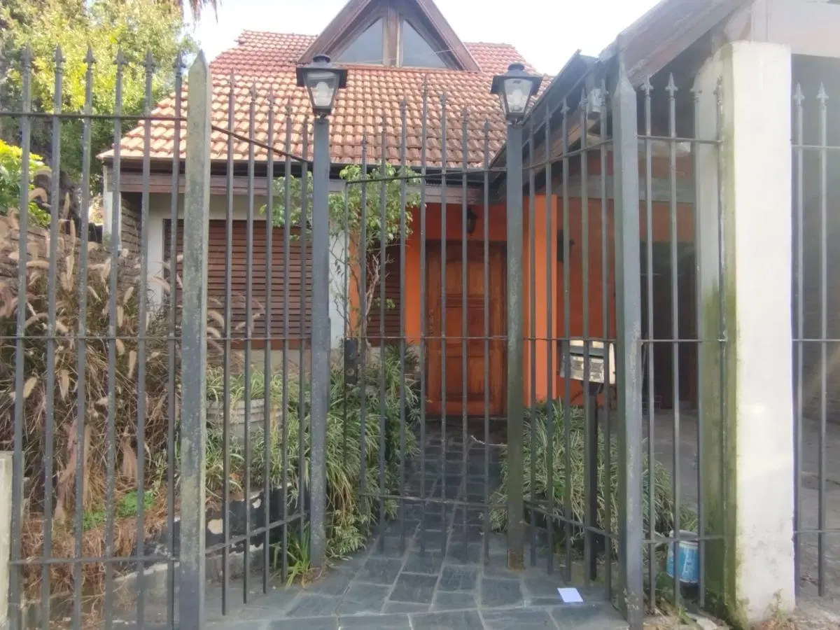 Casa de 337 m² en venta en Lanús 2