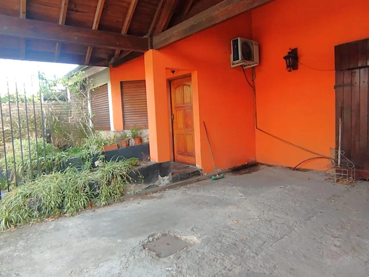 Casa de 337 m² en venta en Lanús 8
