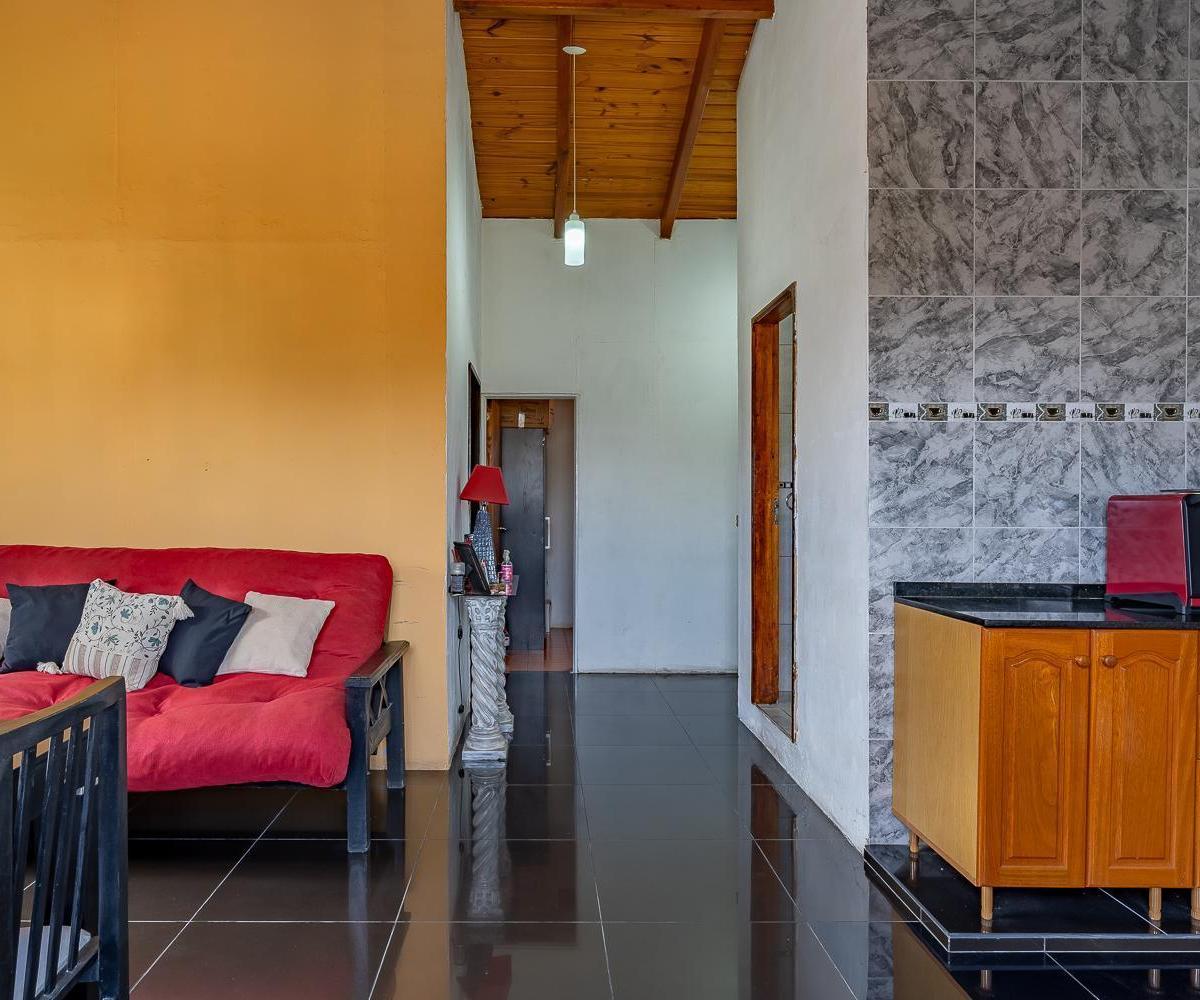 Casa en Venta 2 Dorm. en Pa con Local en Pb Pueblo Esther 1
