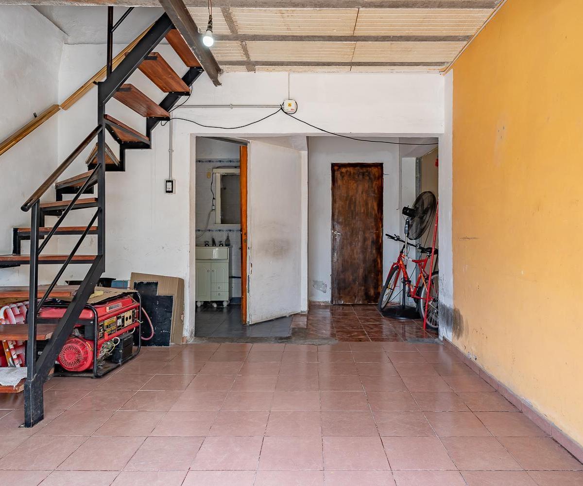 Casa en Venta 2 Dorm. en Pa con Local en Pb Pueblo Esther 3
