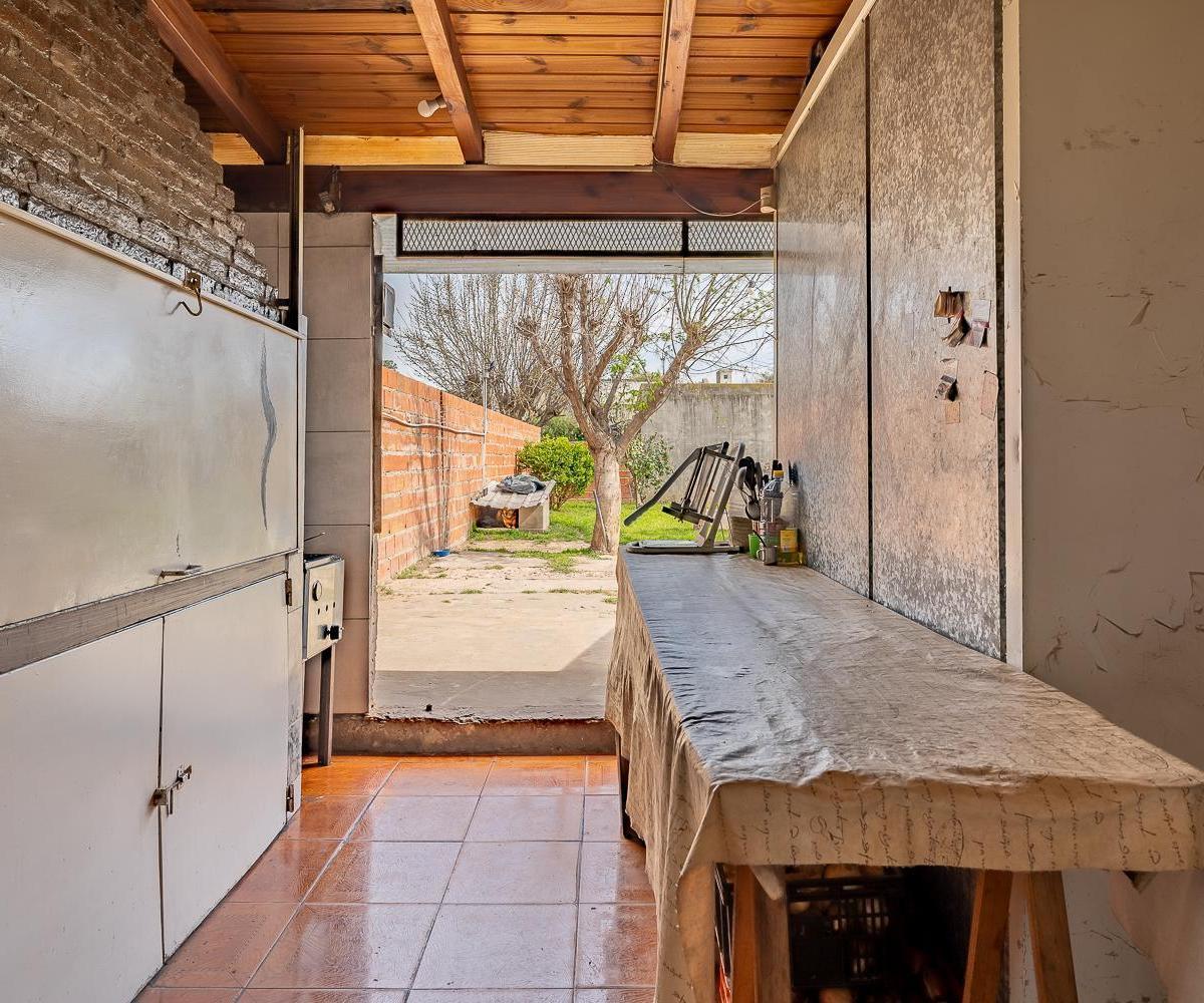 Casa en Venta 2 Dorm. en Pa con Local en Pb Pueblo Esther 4