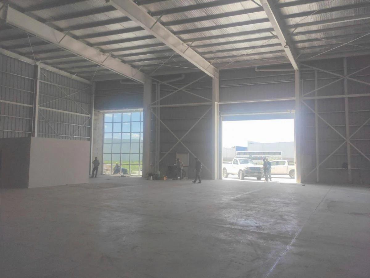 Nave Industrial en Micropi - Alquiler - 900 m² 3