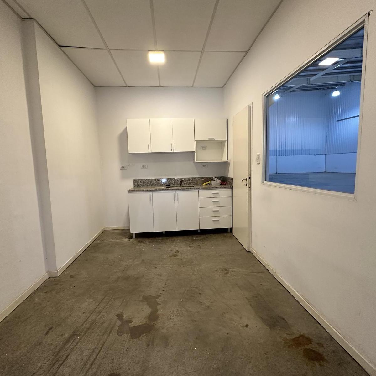 Nave Industrial en Micropi - Alquiler - 875 m² 3