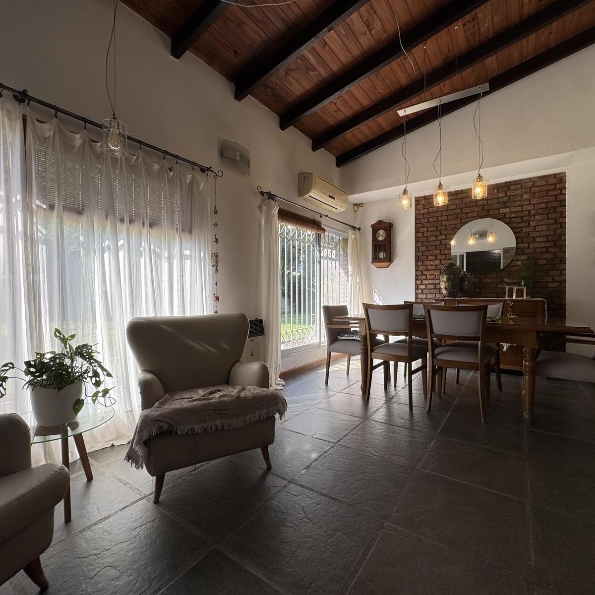 Hermosa Casa de 2 Dorm. Comodin y Patio Gigante - Granadero Baigorria 4