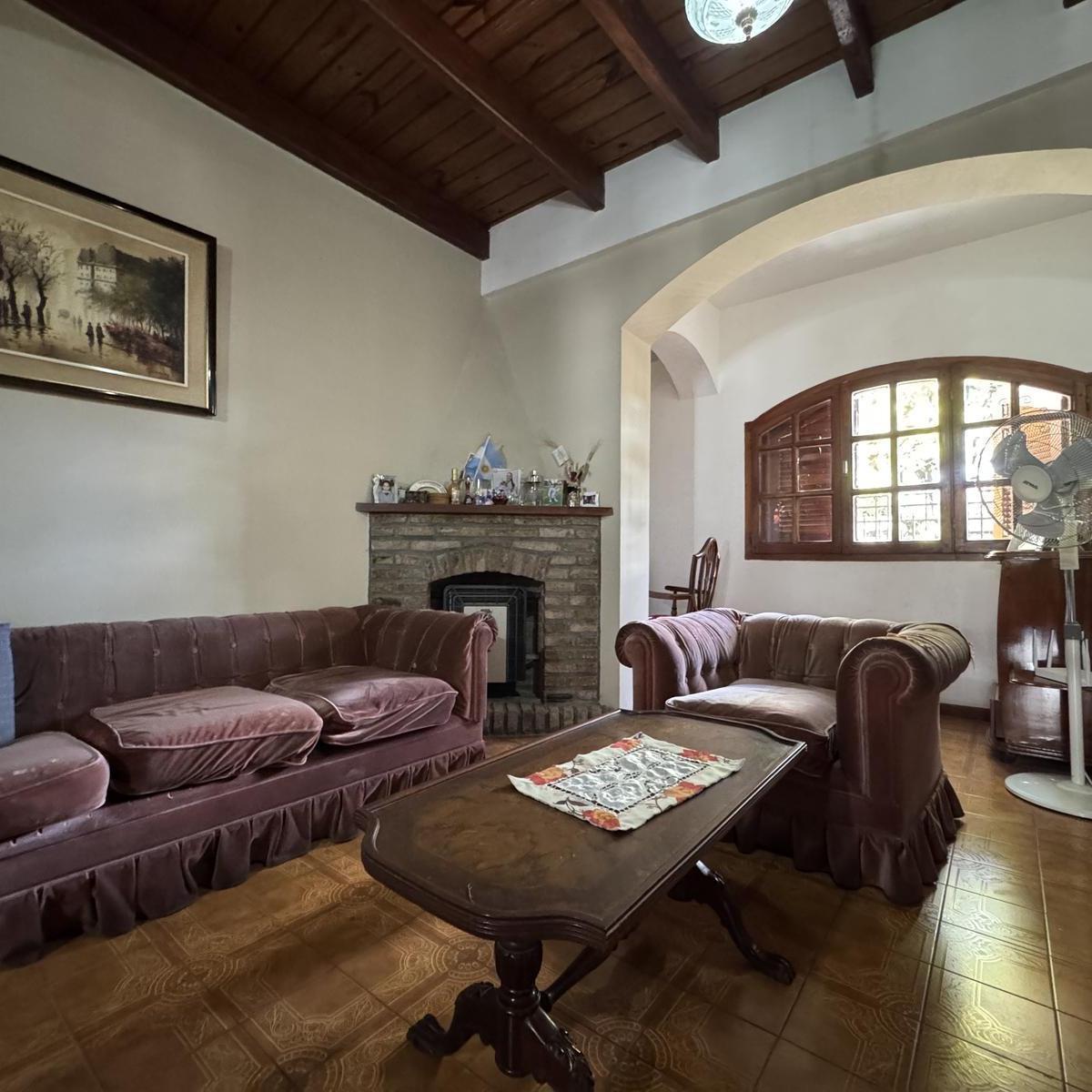 CASA A LA VENTA 3 DORMITORIOS PATIO VERDE EN FISHERTON