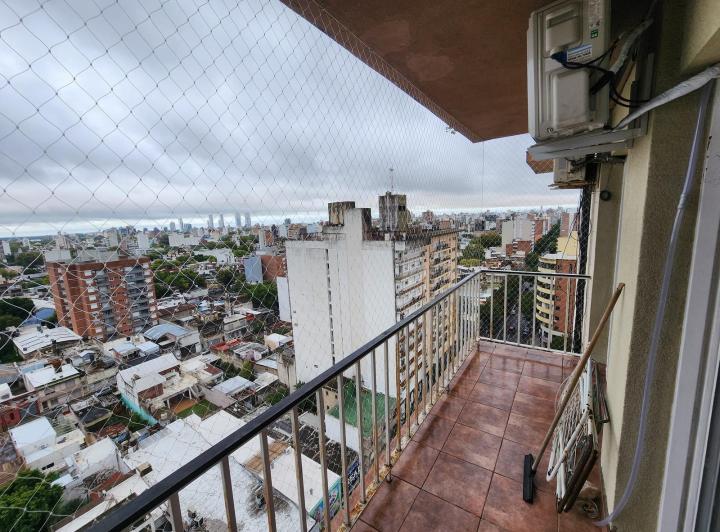 Departamento 2 dormitorios y comodín, balcón, Echesortu