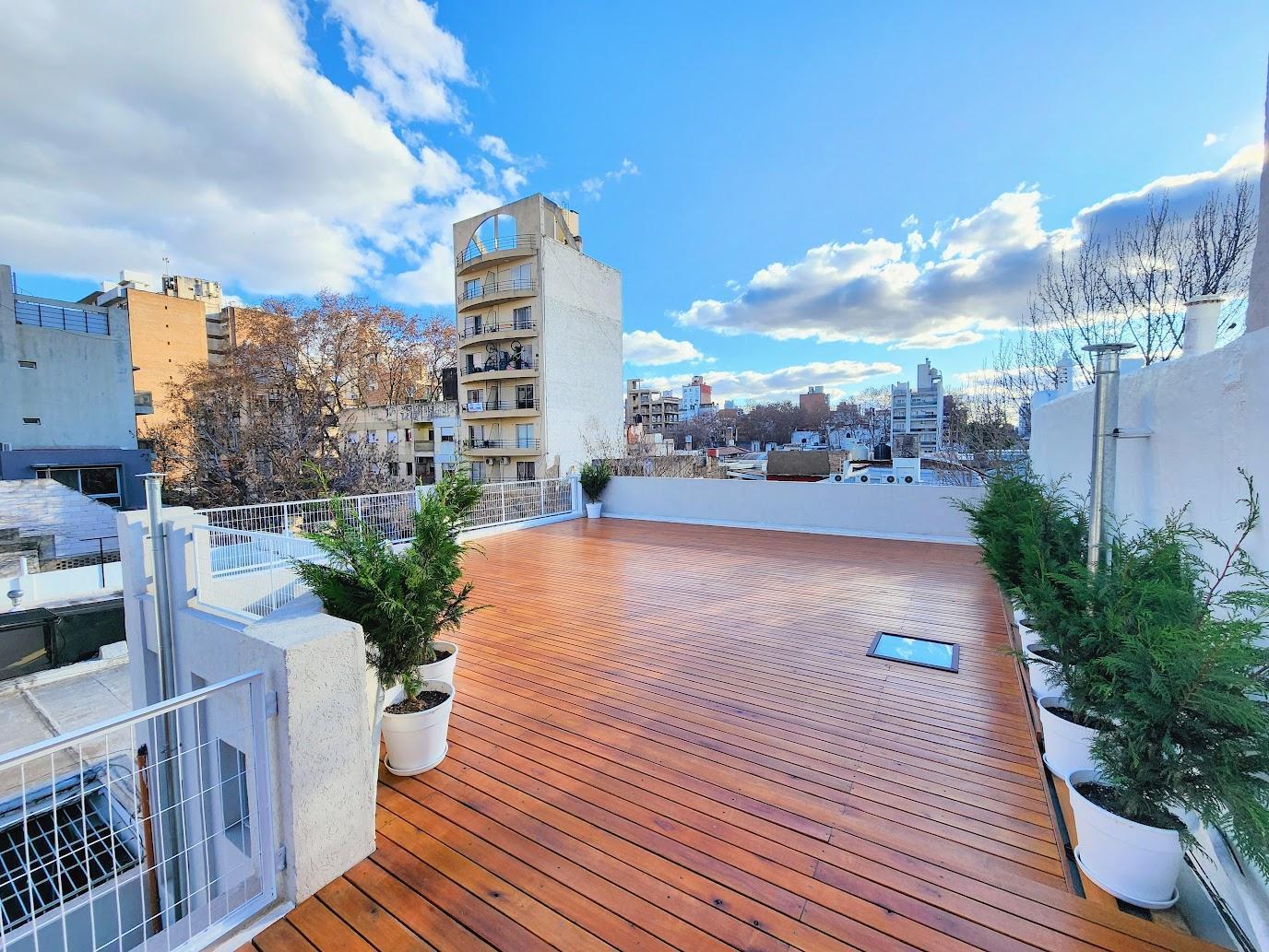Venta casa de 3 dormitorios totalmente reciclada, con cochera, patio y terraza, Pichincha
