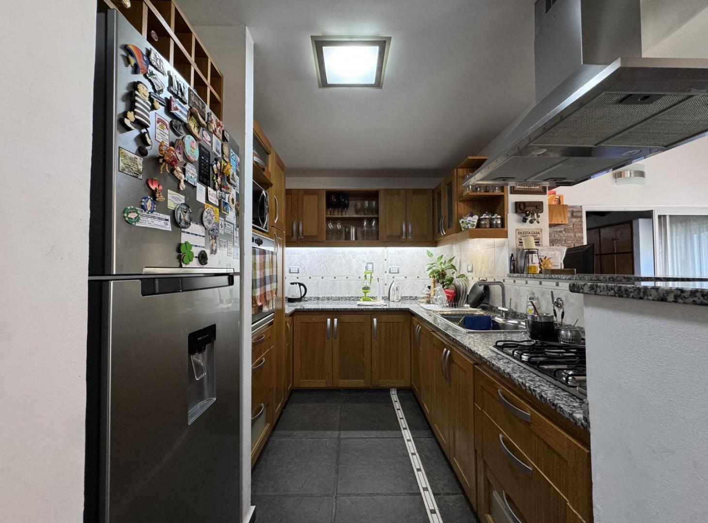 Foto de Casa de 2 Dormitorios, comodin y jardín verde de amplias dimensiones, imagen 5