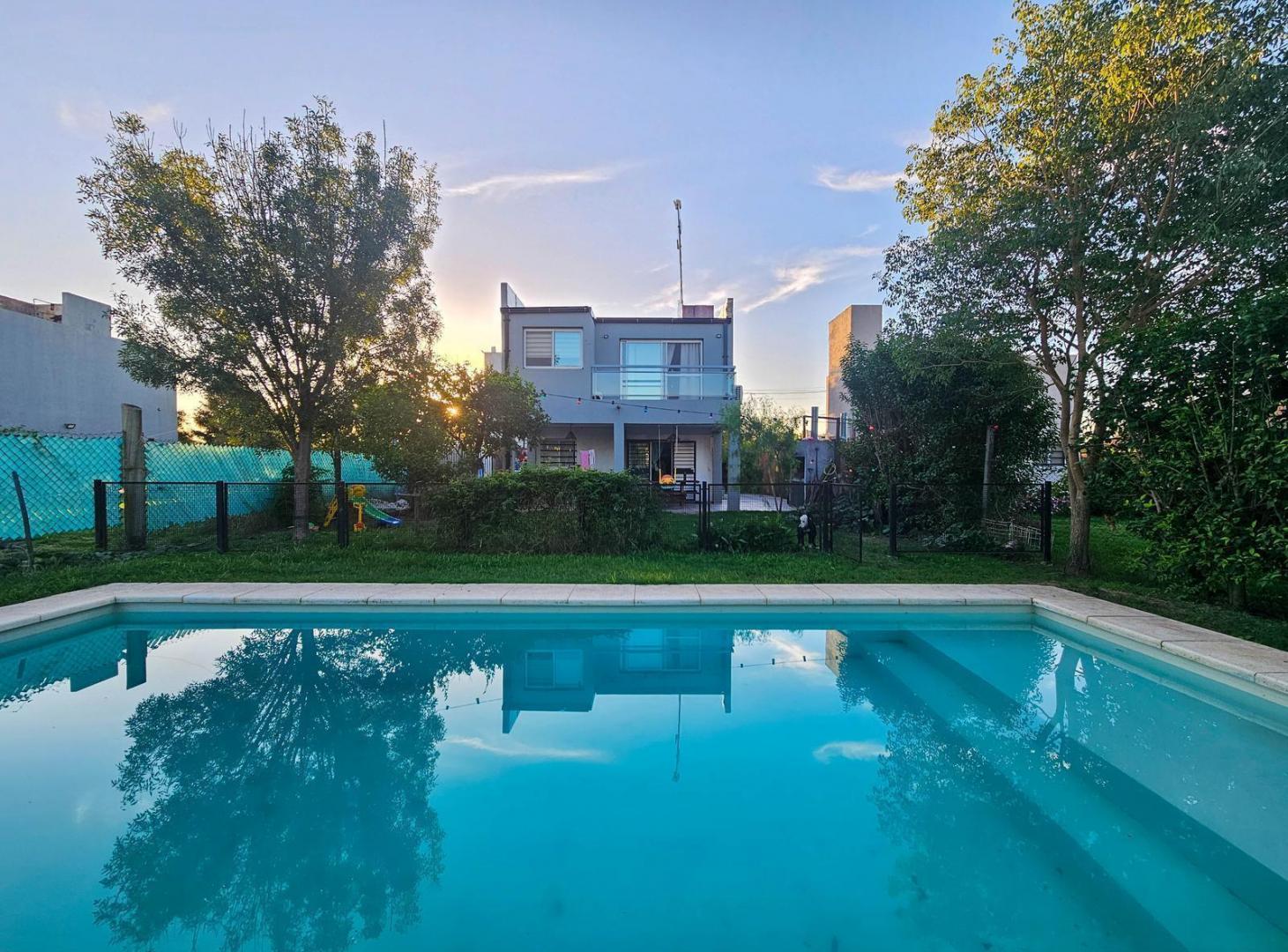 Casa 3 dormitorios con piscina a la venta en Funes Town