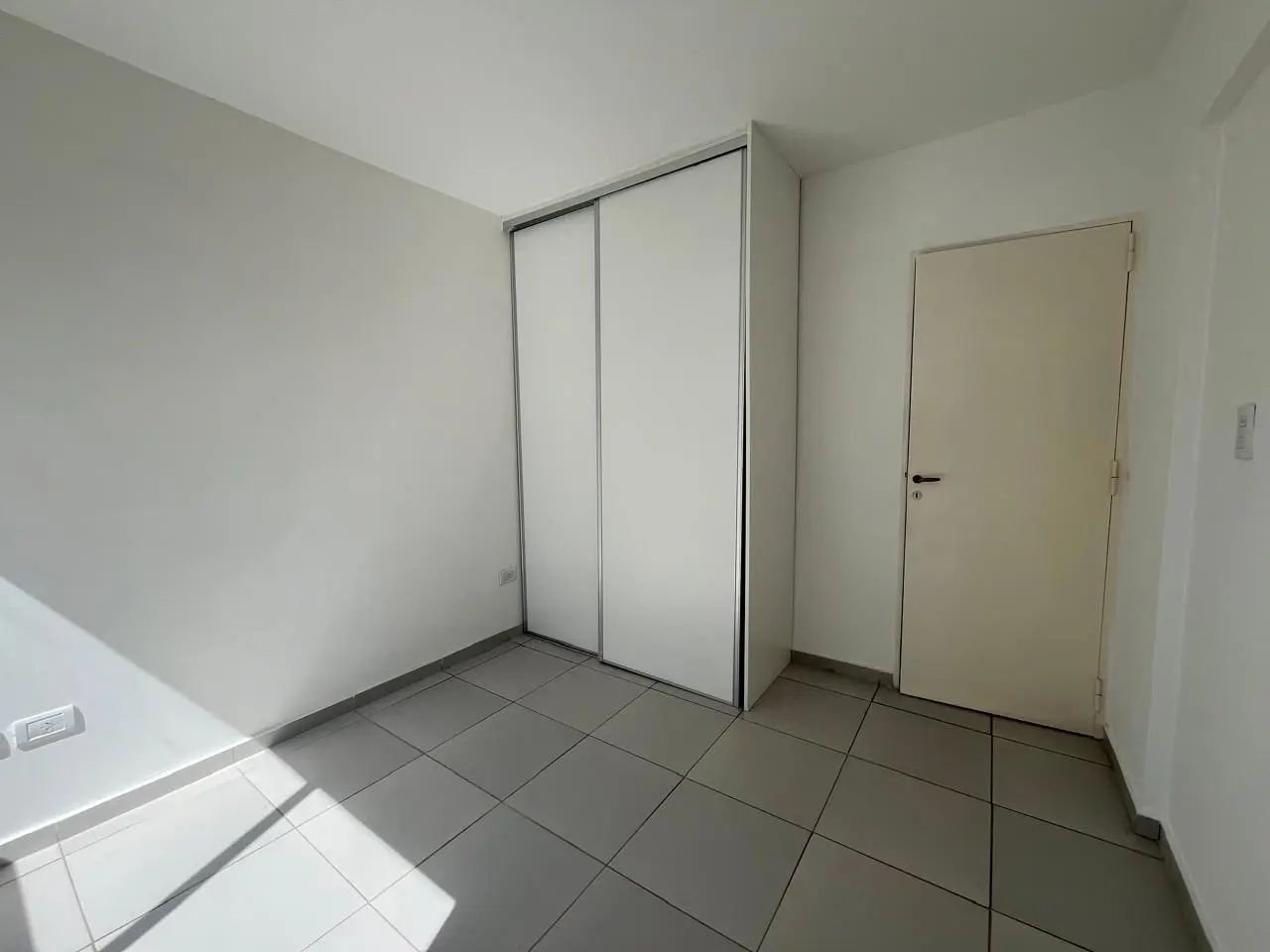 venta departamento un dormitorio zona rio balcon frances 3