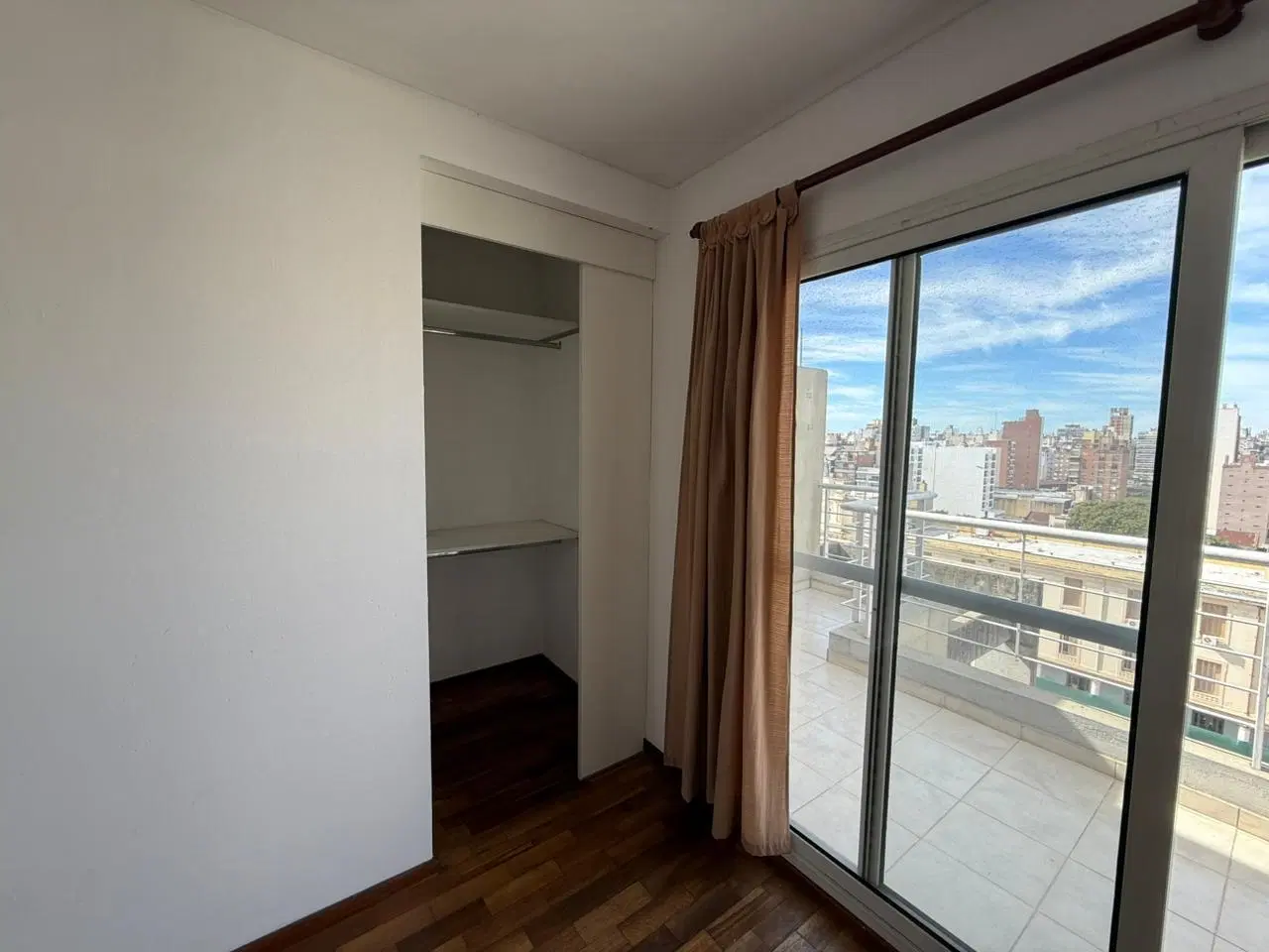 Departamento monoambiente con cochera en el Centro de Rosario 2
