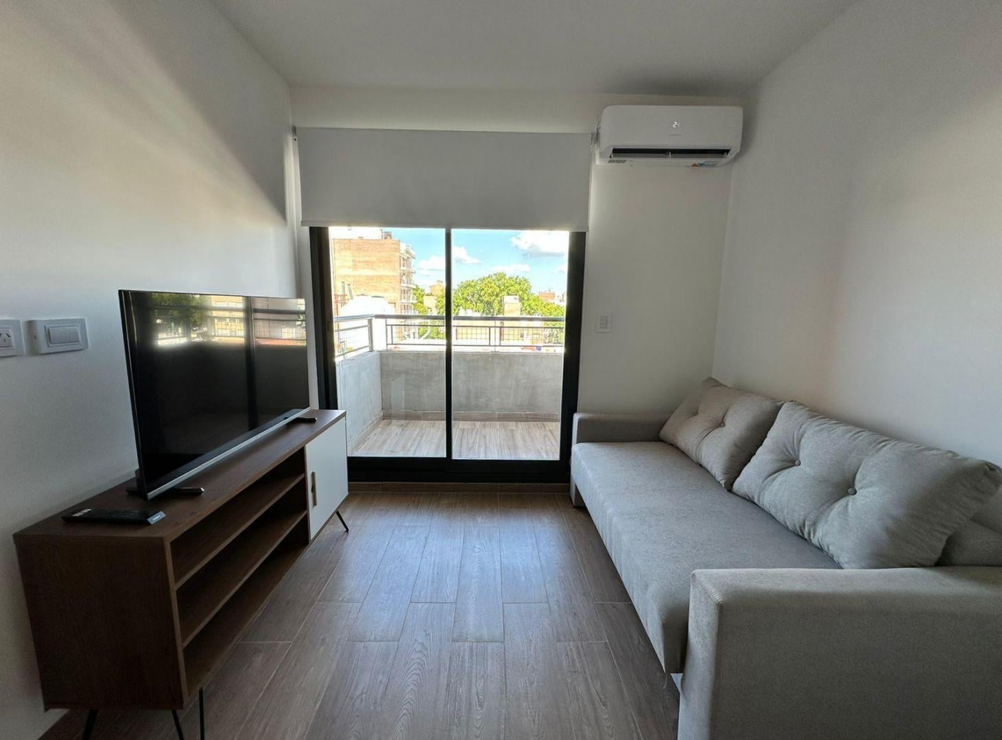 Departamento en alquiler Lagos 121 Pichincha 1 dormitorio amoblado con balcón