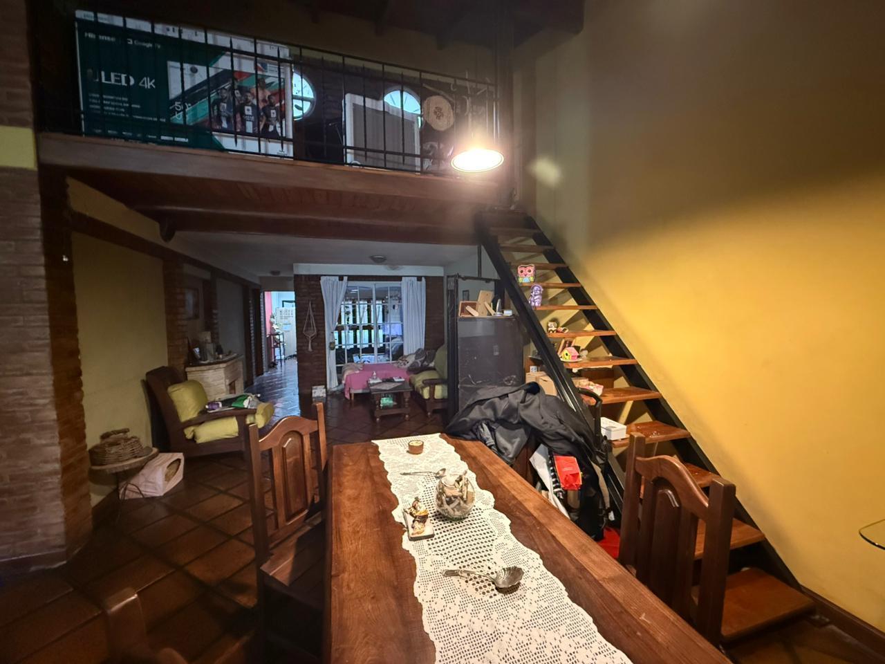 CASA A LA VENTA 2 DORMITORIOS PATIO VERDE BARRIO SAN MARTIN