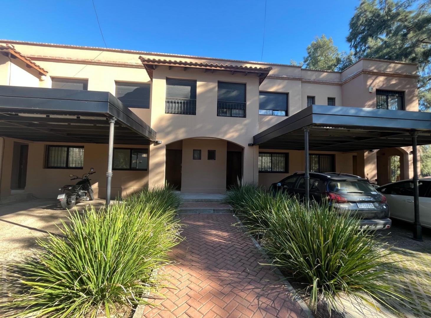 Casa duplex tres dormitorios estrenar fisherton patio pileta