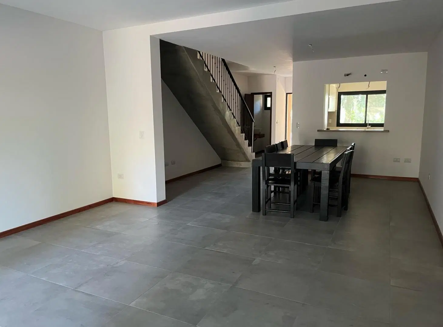 Casa duplex tres dormitorios estrenar fisherton patio pileta 5