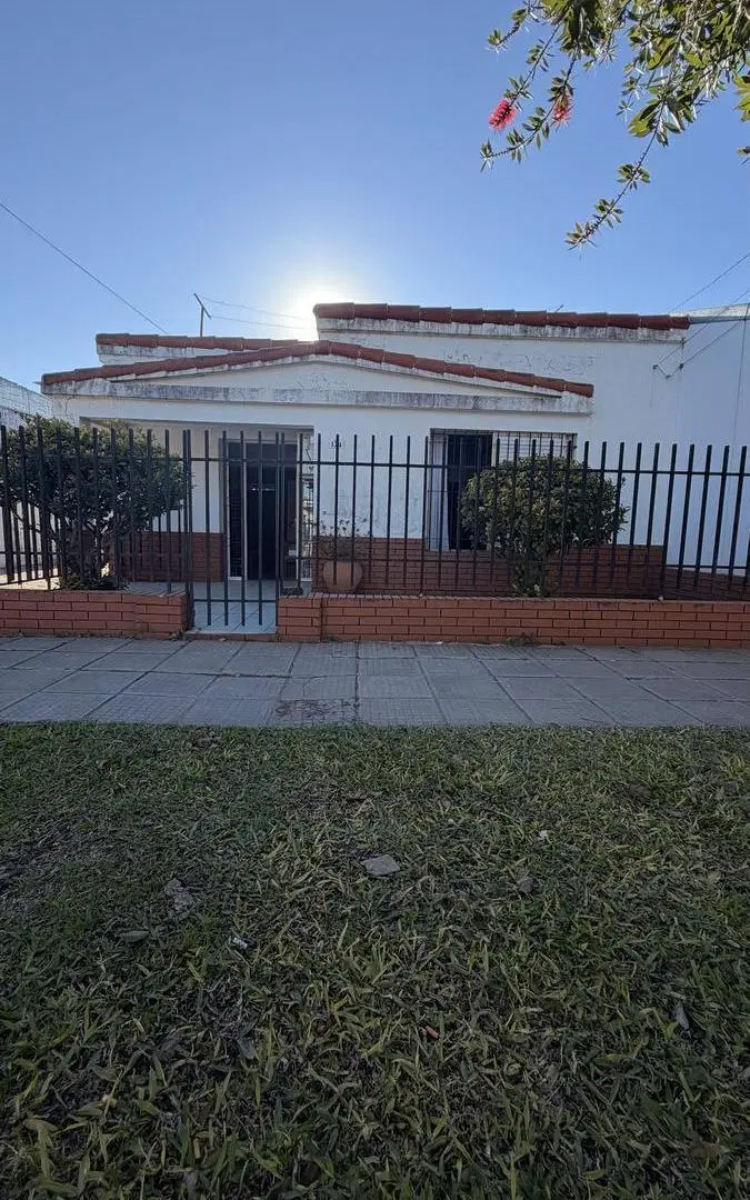 Casa 2 dormitorios con patio - Potencial para ampliacion 2