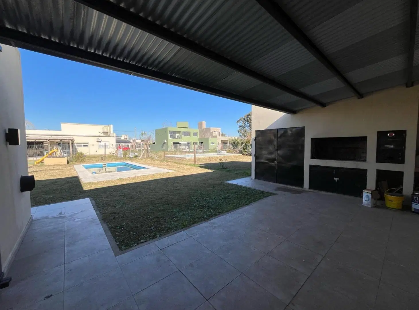 Venta casa dos dormitorios pileta quincho parrilla Roldan 4