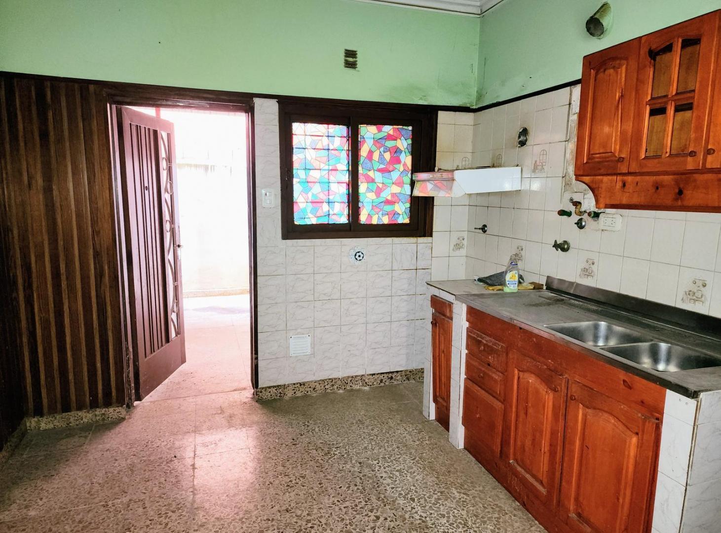 Foto de Casa al frente a reciclar de 2 dormitorios, Parque Casado, imagen 3