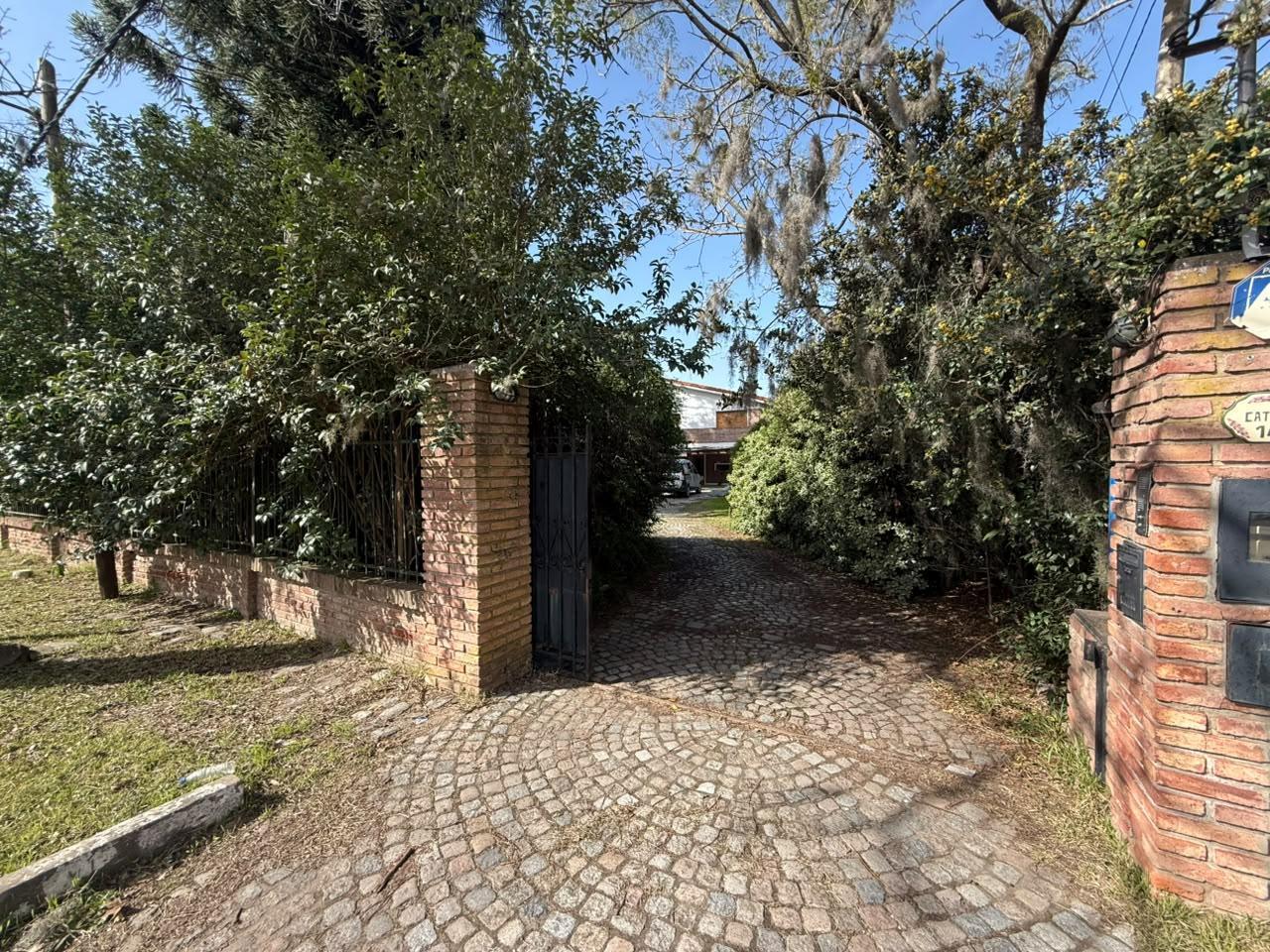 Foto de Casa con amplio lote potencial en Funes, imagen 1