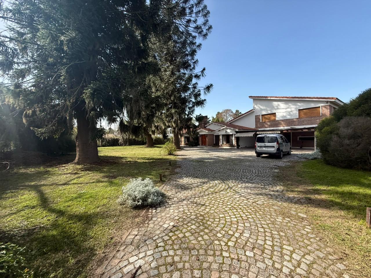 Foto de Casa con amplio lote potencial en Funes, imagen 2