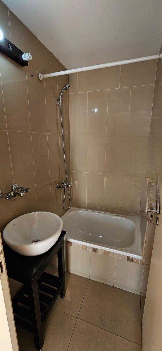 Exelente Semi Piso de Tres Ambientes Mas Escritorio y Cochera 3