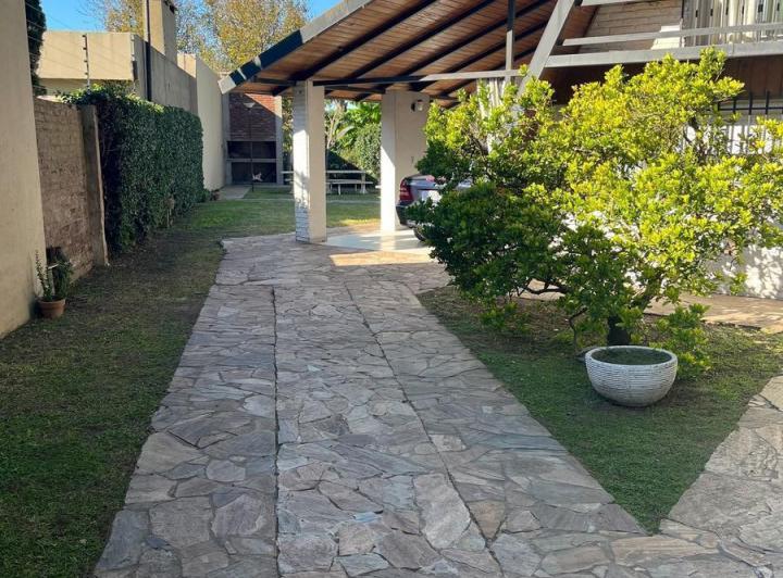 Casa en Arenales y Blvd Lisandro Lopez 1