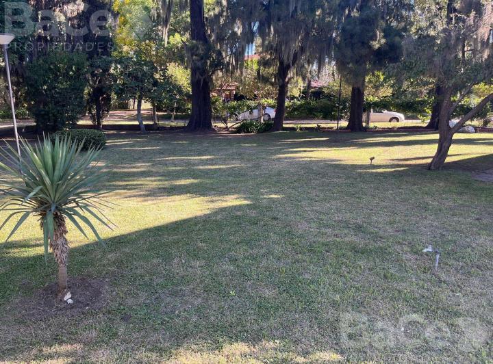 Casa en Arenales y Blvd Lisandro Lopez 2