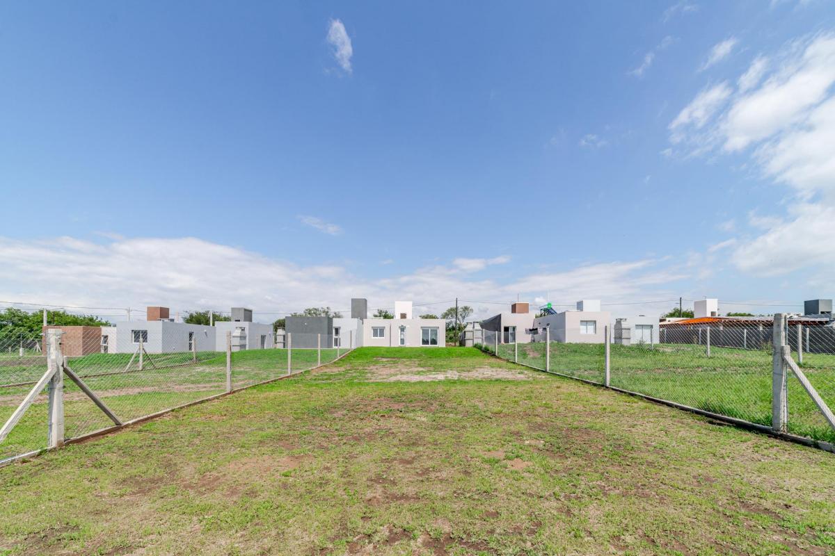 Venta Casas Dos Dorm - Apto Credito Hipotecario (105.000 Uvas) 1
