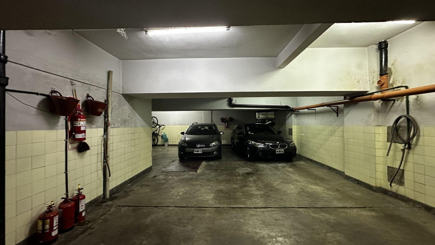 DEPARTAMENTO 4 AMBIENTES CON DEPENDENCIA Y GUARDACOCHE EN ALMAGRO