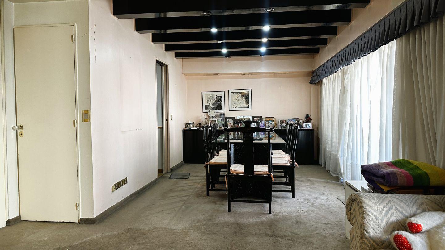 Foto de DEPARTAMENTO 4 AMBIENTES CON DEPENDENCIA Y GUARDACOCHE EN ALMAGRO, imagen 5