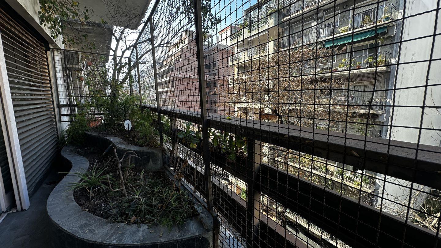 DEPARTAMENTO 4 AMBIENTES CON DEPENDENCIA Y GUARDACOCHE EN ALMAGRO