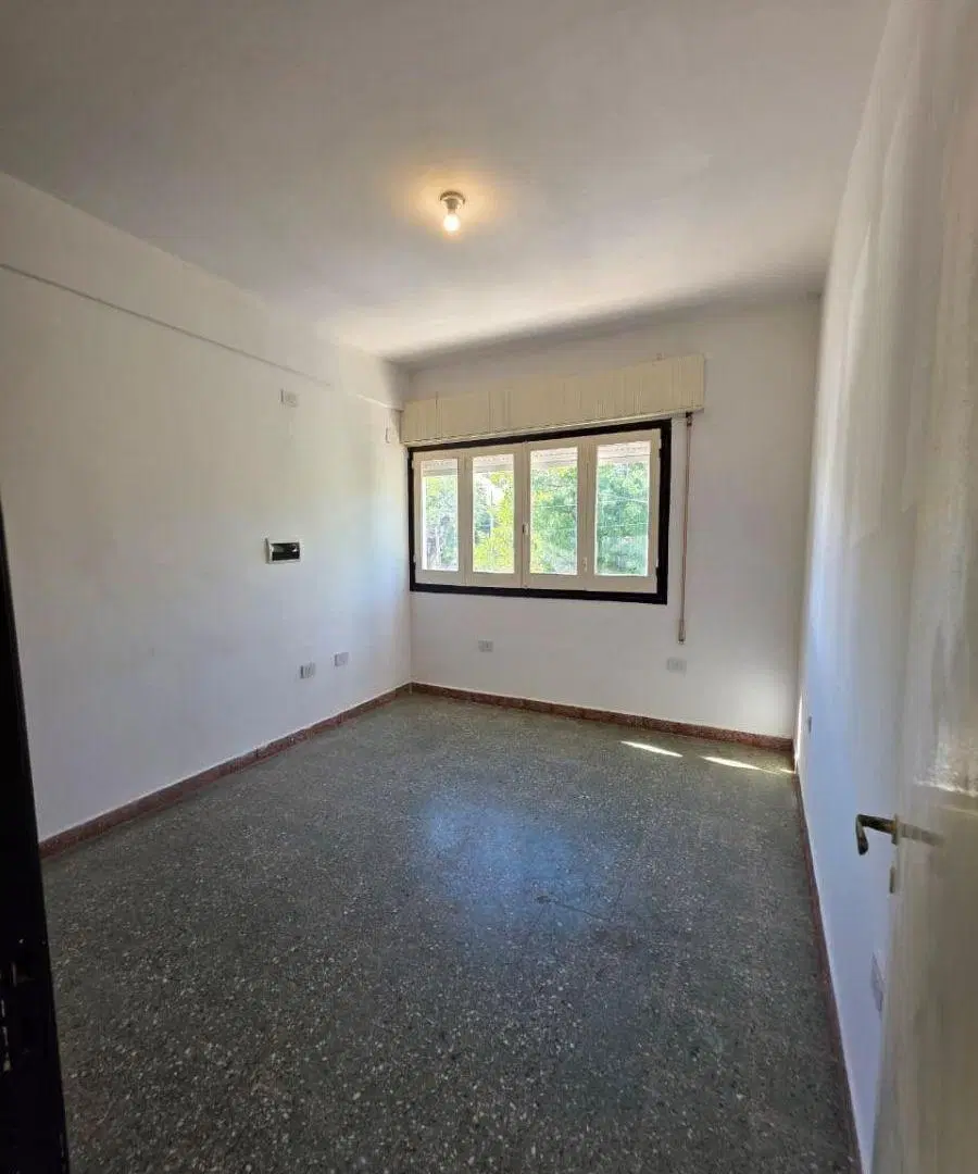 ALQUILER: LOCAL/OFICINA EN PLANTA ALTA - HIPÓLITO YRIGOYEN 714 2
