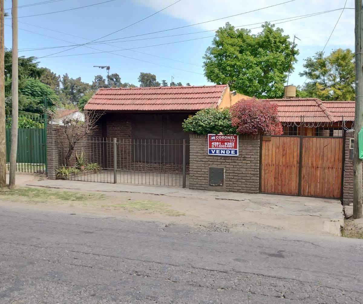 VENTA - 2 Chalets + Local  sobre lote de 10 x 62 - Monte Grande - APTO CREDITO