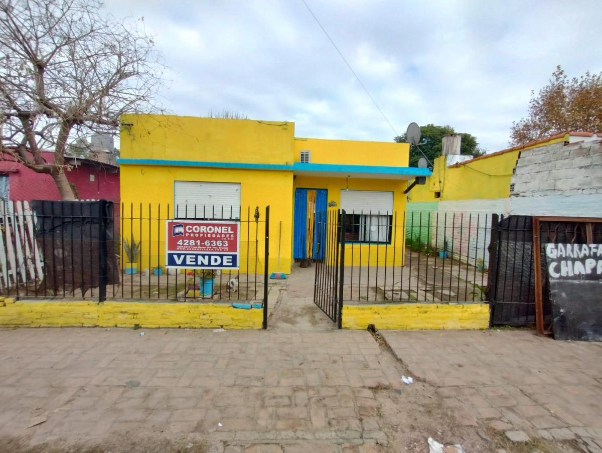 VENTA - Casa 3 ambientes - sobre lote 10 x 25 - sobre Avenida - Monte Grande