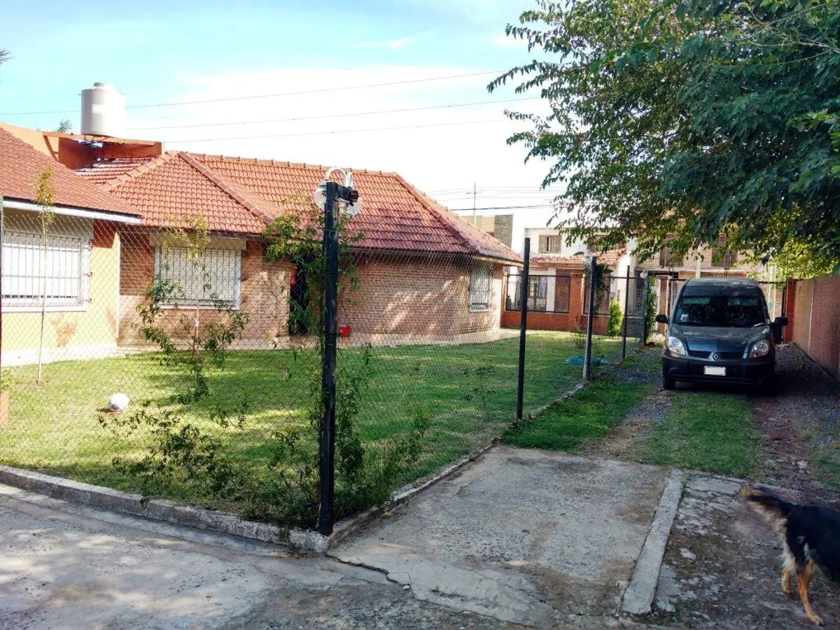 VENTA - Chalet tipo casaquinta - 17 x 60 - Luis Guillón 5