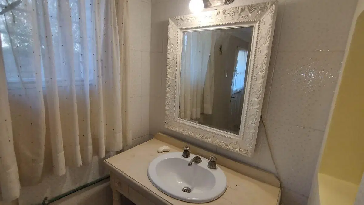 Casa en Venta con Pileta , amplio jardín- Villa del Lago - Carlos Paz 8