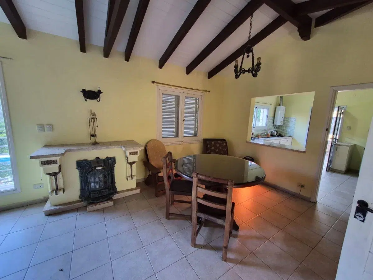 Casa en Venta con Pileta , amplio jardín- Villa del Lago - Carlos Paz 1